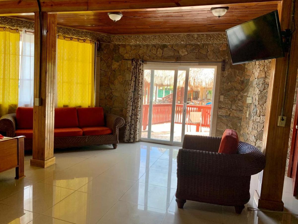Fosters West Bay Resort Exterior photo