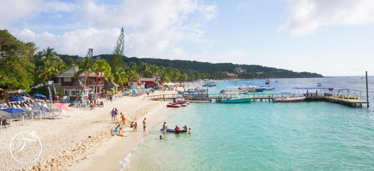 Fosters West Bay Resort Exterior photo