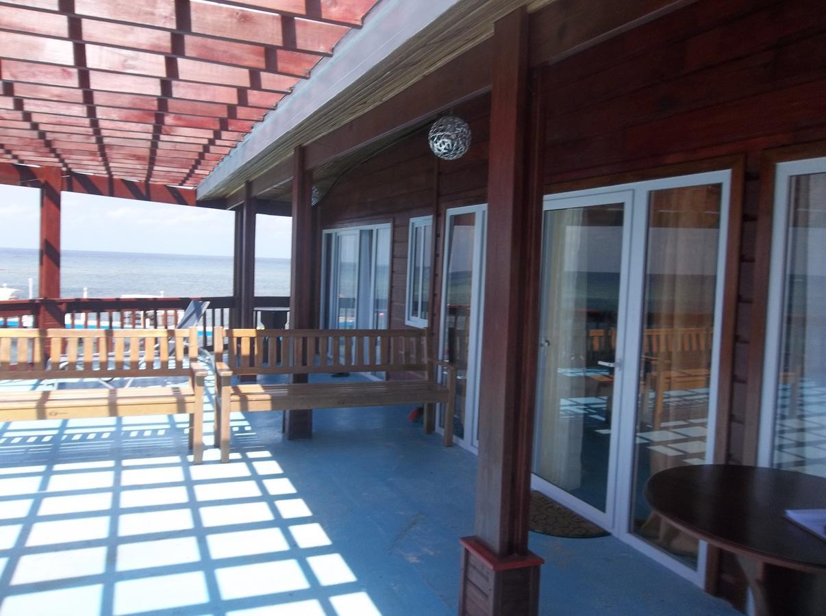 Fosters West Bay Resort Exterior photo