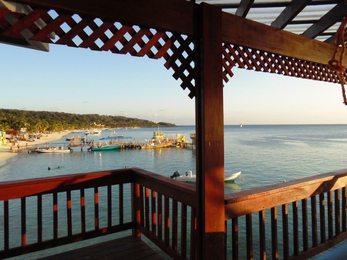 Fosters West Bay Resort Exterior photo