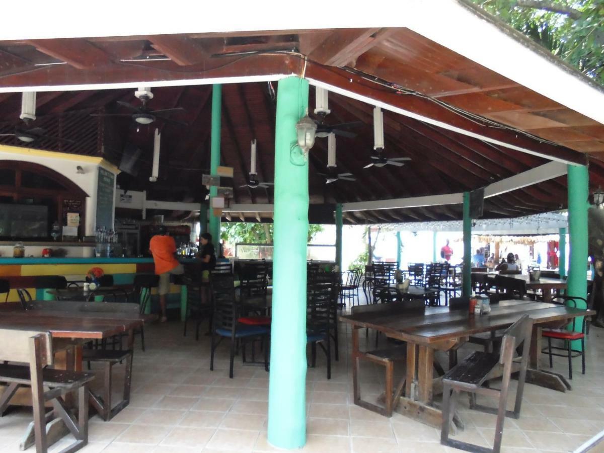 Fosters West Bay Resort Exterior photo