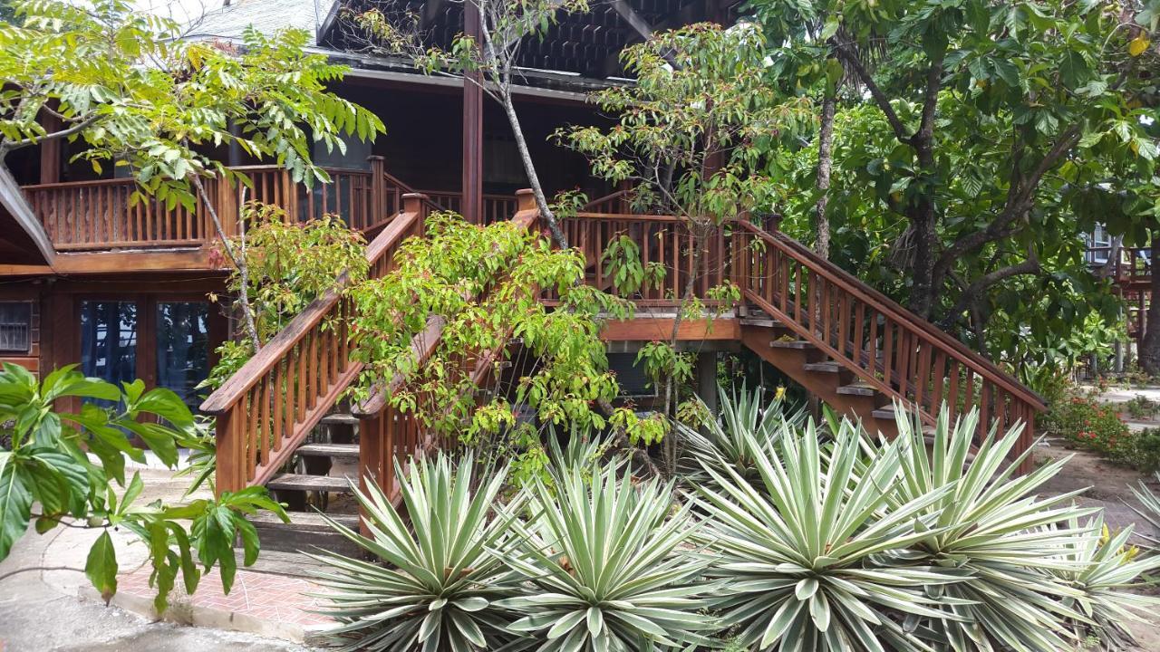 Fosters West Bay Resort Exterior photo